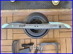 Onewheel Santa Cruz Pint Low 10 Miles + Fast Charger Won't charge Needs Repair