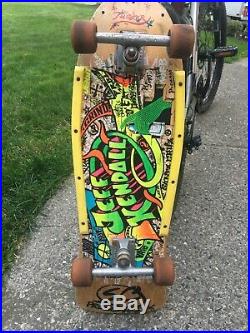 Vintage santa cruz skate board grafeffti 86